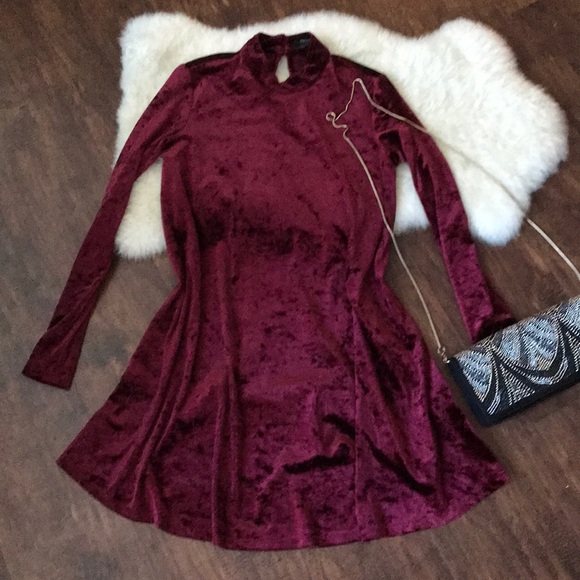 Forever 21 Dresses & Skirts - Forever 21 Crushed Velvet dress